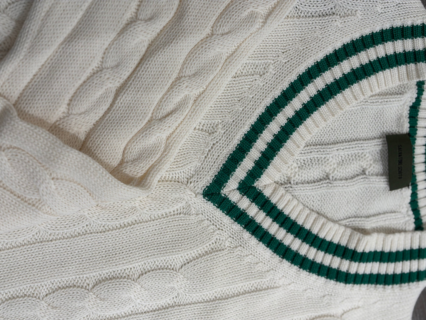 VALENTINI V NECK WHITE GREEN