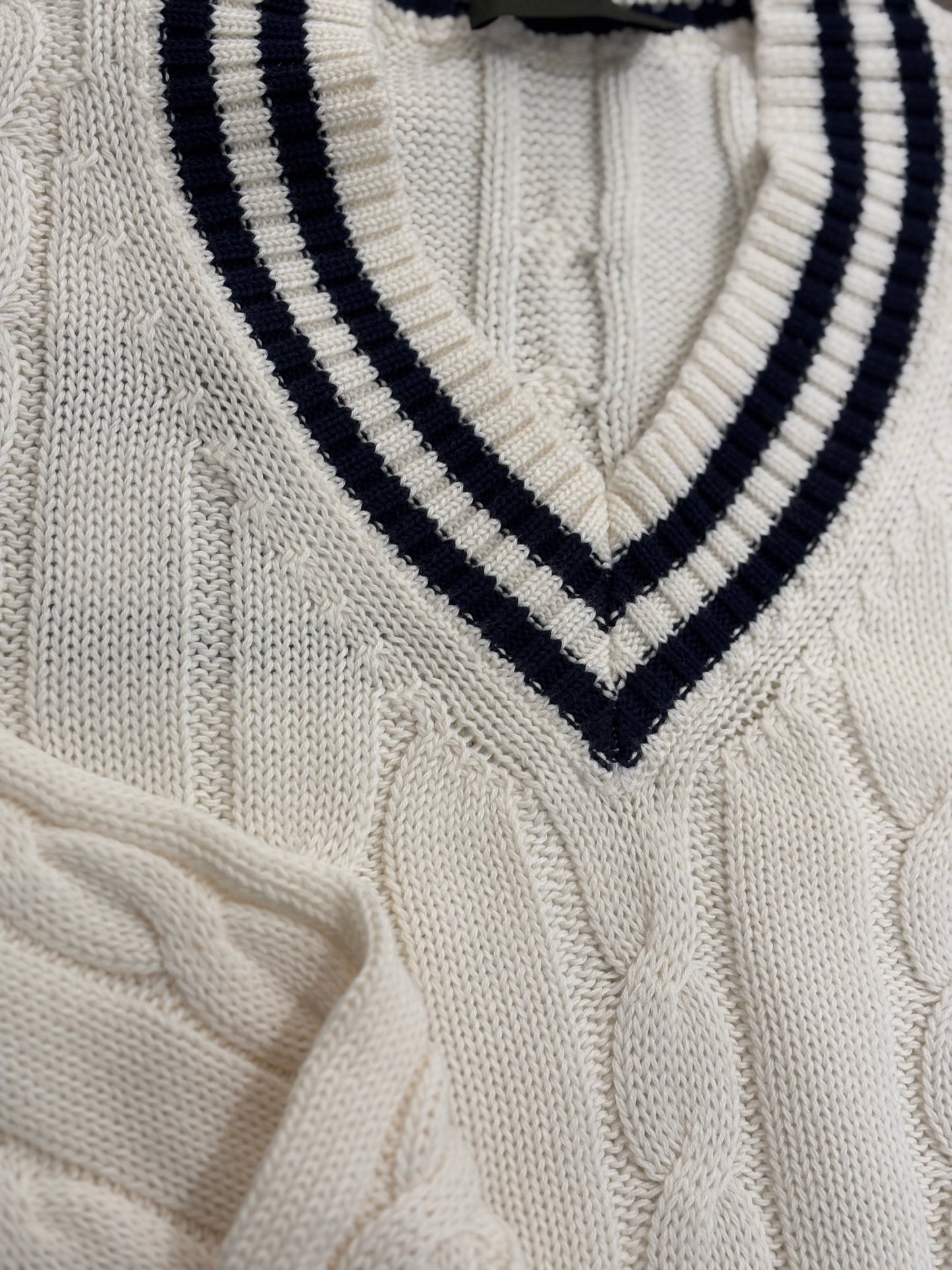 VALENTINI V NECK WHITE BLUE