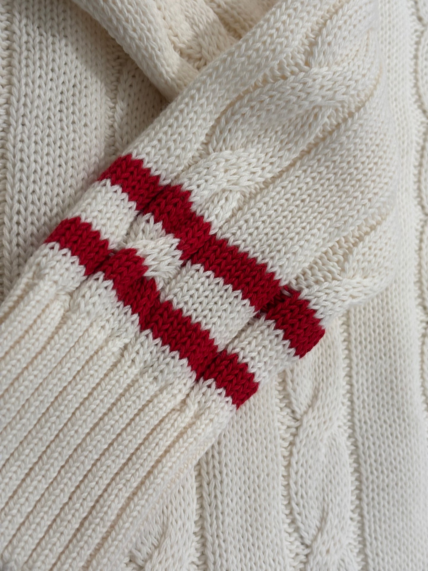VALENTINI V NECK WHITE RED
